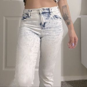 Light washed jeans.
